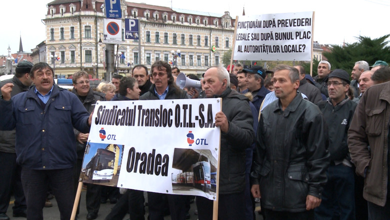 Mars pentru salarii mai mari. Angajatii societatii de transport din Oradea au protestat in centrul orasului Imagine