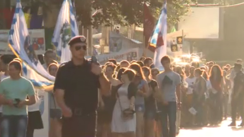 Marsul absolventilor de facultate Imagine