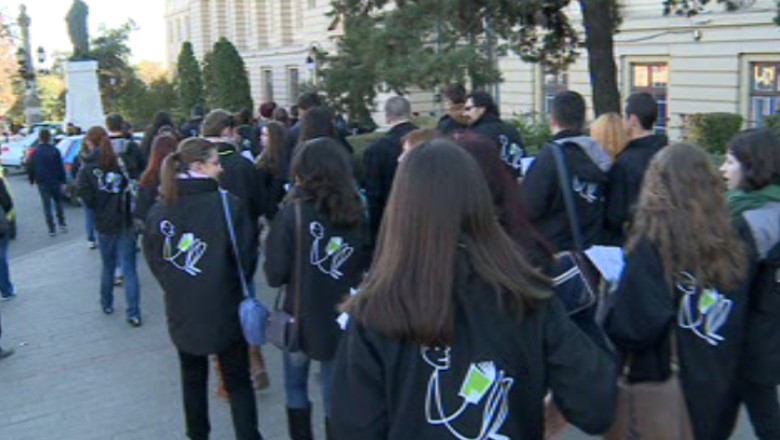 Marsul studentilor si elevilor pentru cel mai mare Festival International de Literatura si Traducere Imagine