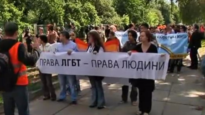 Marsuri gay la Kiev si Moscova. Activistii, atacati de extremisti si de preoti Imagine