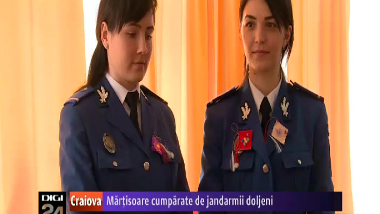 Martisoare confectionate de copiii de la Scoala “Sfantul Vasile” din Craiova, cumparate de jandarmii doljeni Imagine