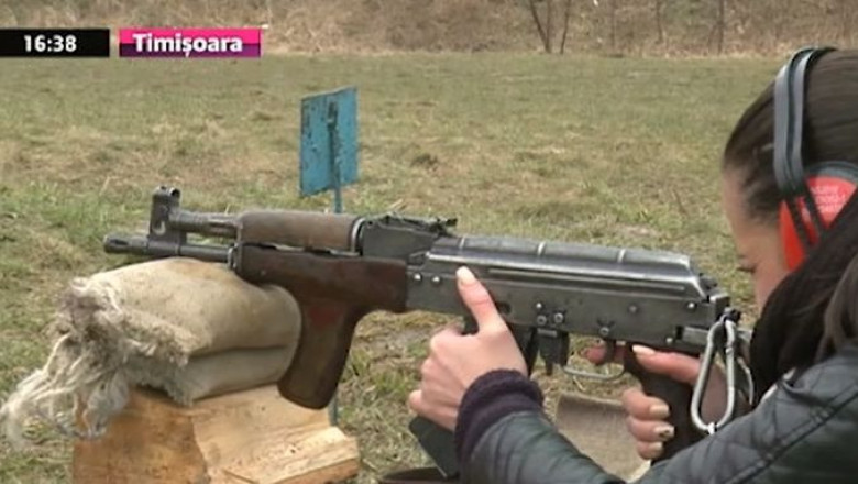 Martisoare de „foc". Concursul de tir a fost organizat de Gruparea Mobila de Jandarmi din Timisoara Imagine