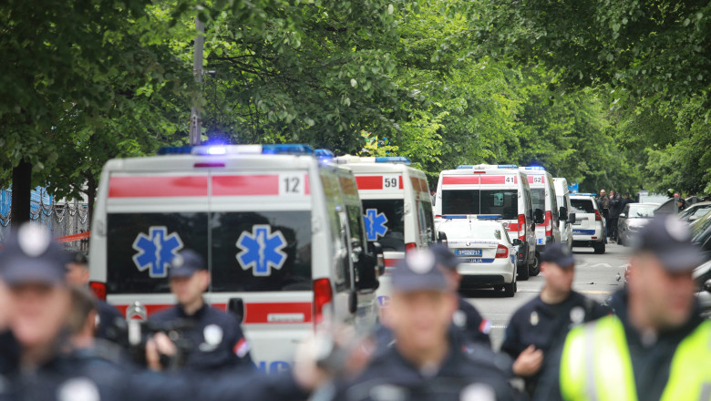 Marturia unei eleve care a supravietuit atacului armat din Belgrad: „M-am intins peste colegii morti, sa creada ca si eu sunt moarta” Imagine