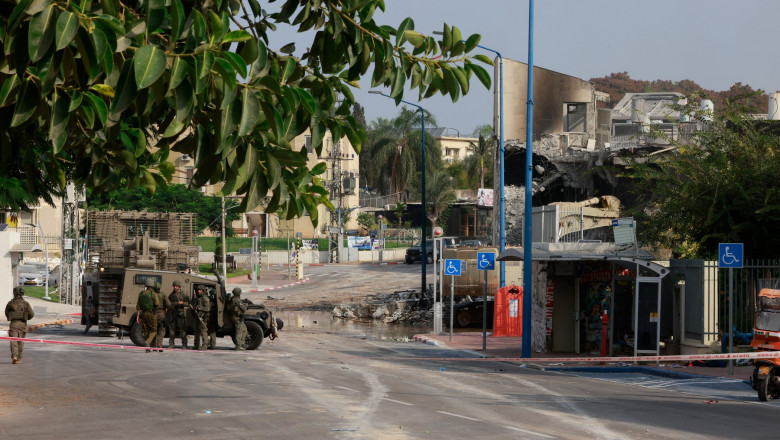 Marturia unui preot roman aflat in Israel: Erau oameni ciuruiti pe autostrada. Ceea ce este la televizor este o mica parte Imagine