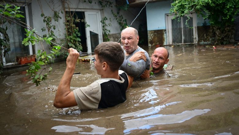 Marturiile dramatice ale oamenilor loviti de inundatii: „In 20 de minute a fost apa de nu puteai sa mai controlezi nimic” Imagine