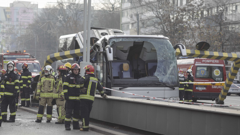 Marturiile pasagerilor din autocarul care a lovit limitatorul de la Pasajul Unirii: Aveau un singur sofer, care a condus 16 ore Imagine