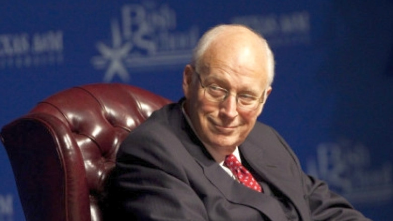 Marturisiri: Dick Cheney a cerut modificarea defibrilatorului sau cardiac de teama unui atac terorist Imagine