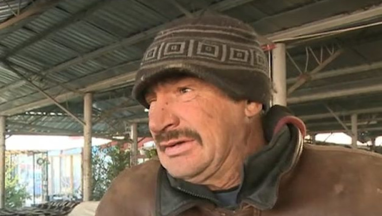 Masa calda pentru nevoiasii Timisoarei. Oamenii sarmani au primit fasole cu carnati si cozonac Imagine