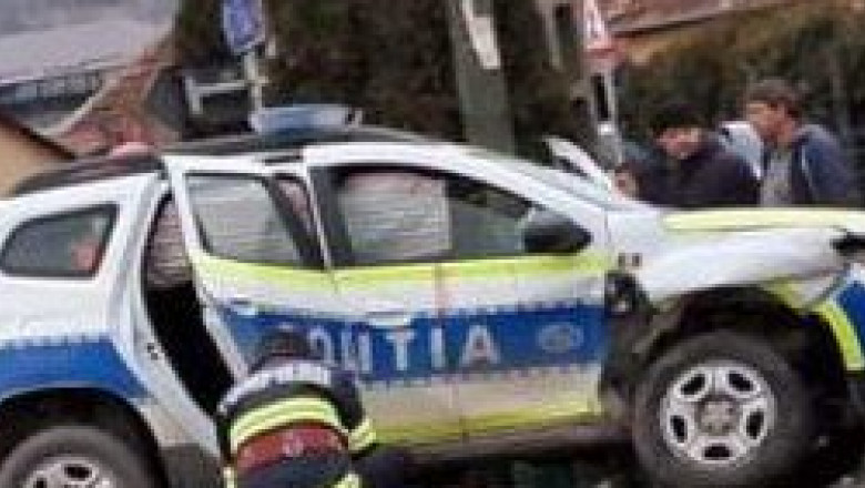 Masina de politie implicata intr-un accident pe DN 2, in judetul Vrancea Imagine