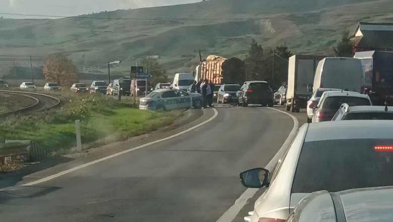 Masina de politie, implicata intr-un accident. Soferul autospecialei a fost ranit Imagine