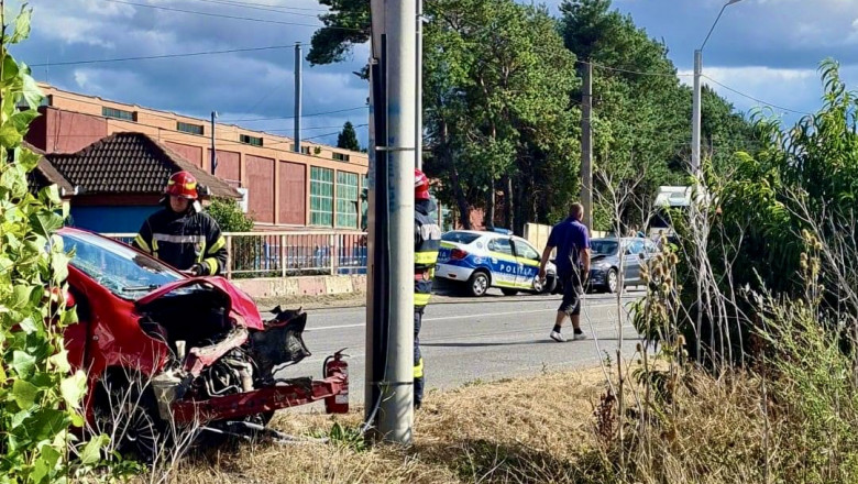 Masina de politie, implicata intr-un accident. Trei persoane au fost ranite, intre care si un agent Imagine