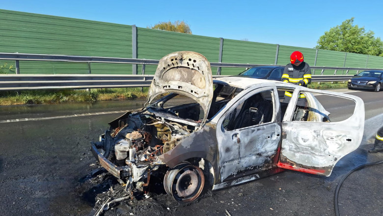 Masina in flacari pe autostrada Bucuresti-Pitesti. Circulatia a fost blocata Imagine