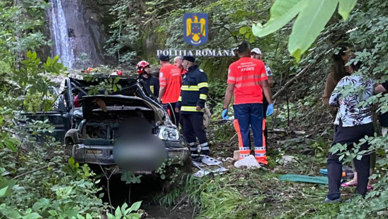 Masina prabusita intr-o rapa pe Transfagarasan. Un barbat a murit, iar fiul sau este in stare grava. Cum s-a produs accidentul Imagine