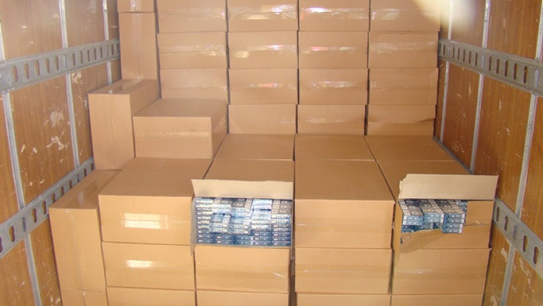 Masini burdusite cu tigari, depistate la vama Albita. Valoarea marfii confiscate - aproape un milion de lei Imagine