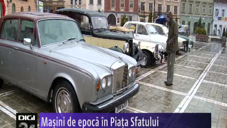 Masini de epoca in Piata Sfatului Imagine