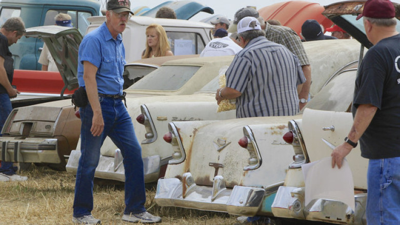 Masini de epoca, la licitatie. Automobilele vechi de 50-60 de ani au mai putin de 30 de kilometri la bord Imagine