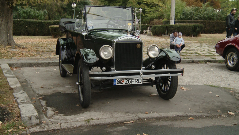 Masini de epoca pe strazile din Galati Imagine