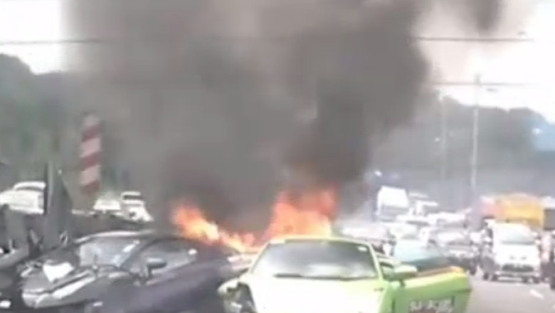 Masini de un milion de dolari s-au facut scrum pe o autostrada din Malaezia Imagine