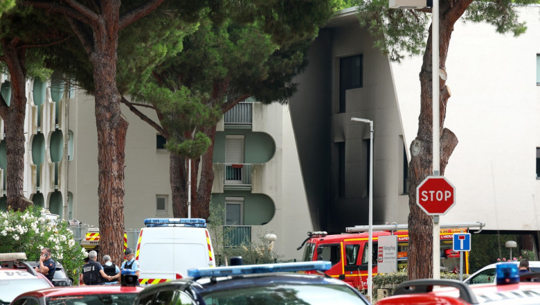 Masini incendiate si explozii, in fata unei sinagogi din sudul Frantei. Un politist a fost ranit Imagine