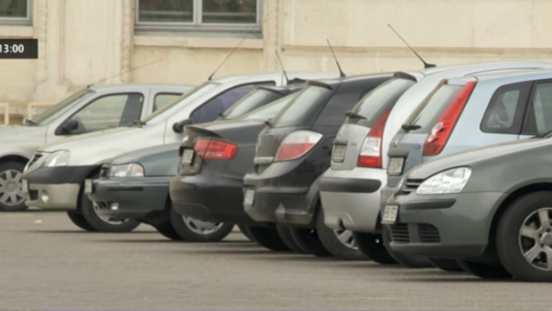 Masini noi pentru deputati. Camera vrea sa cumpere 50 de autoturisme Imagine