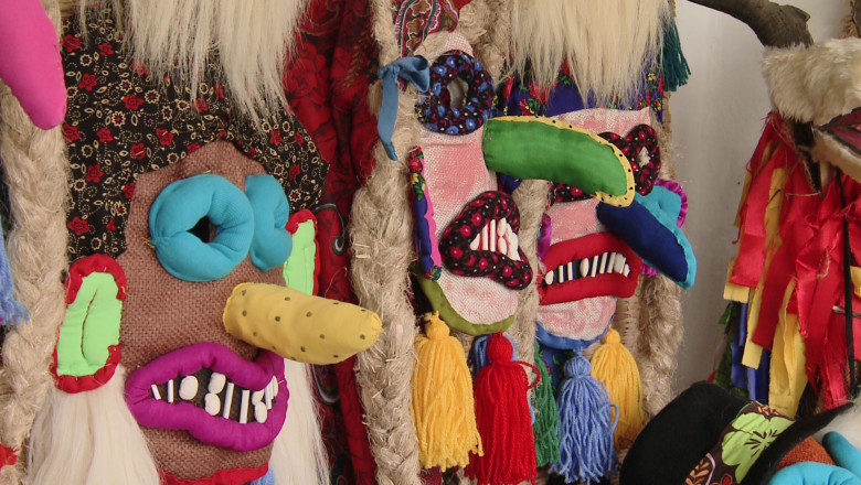 Mastile populare trec proba timpului. Paul Buta, actor si mester popular, face masti de 25 de ani Imagine