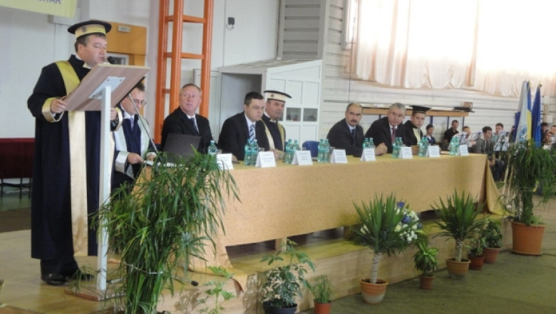 Masuri dure la Universitatea din Oradea. Pentru a face economii, mai multe cadre didactice vor fi concediate Imagine