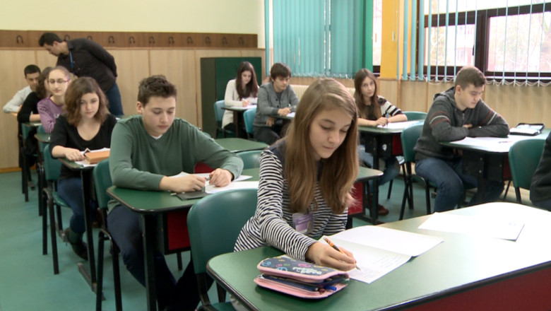 Matematica, piatra de incercare. Doar 46 la suta dintre elevii de clasa a opta au promovat la simulare Imagine