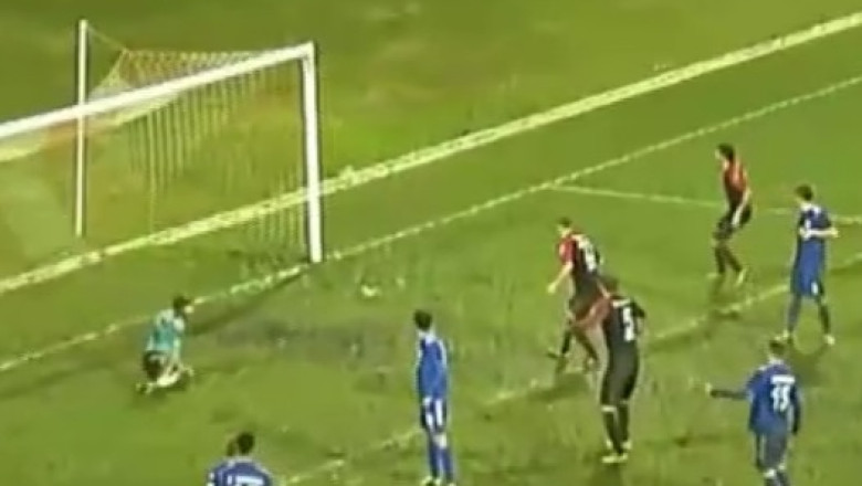 Meci de cascadorii rasului in Albania Imagine