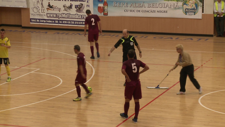 Meci spectaculos de futsal la Galati Imagine