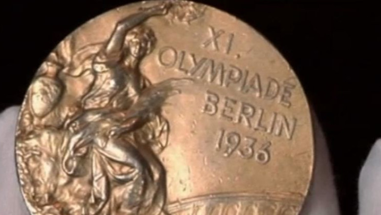 Medalie de aur castigata de Jesse Owens la Olimpiada de la Berlin, vanduta cu peste 1,5 milioane de dolari Imagine