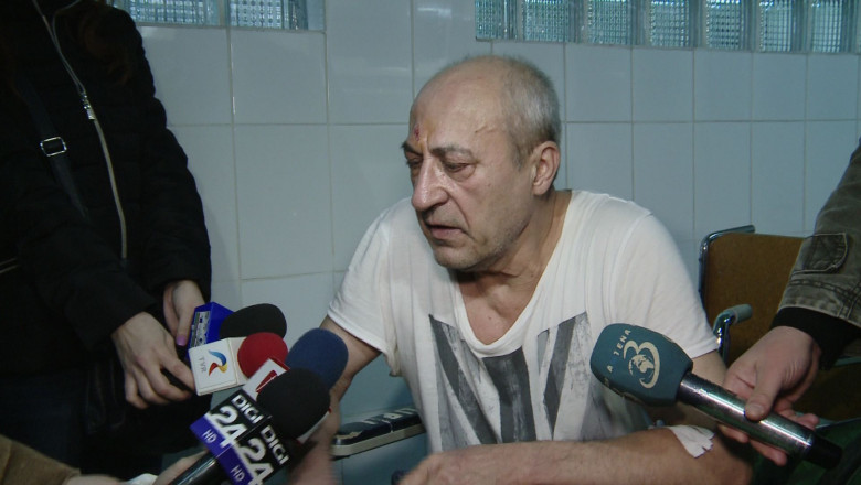 Medic batut in curtea spitalului Imagine