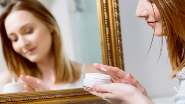 Medic dermatolog, despre ce este mit si ce este adevar legat de ten. Cand trebuie sa incepem sa avem grija de pielea noastra Imagine