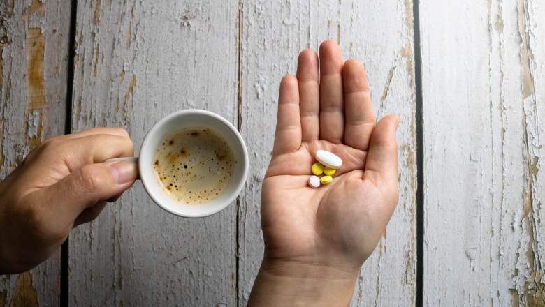 Medicamente pe care medicii nu recomanda sa le iei cand bei cafea: „Combinatia poate provoca palpitatii si cresterea tensiunii” Imagine