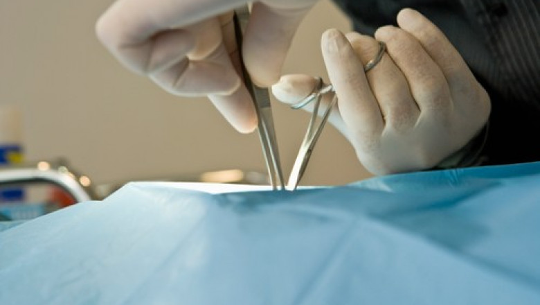 Medici cercetati pentru ca preluau dispozitive medicale de la cadavre si le montau pacientilor. Ce faceau cu banii primiti Imagine