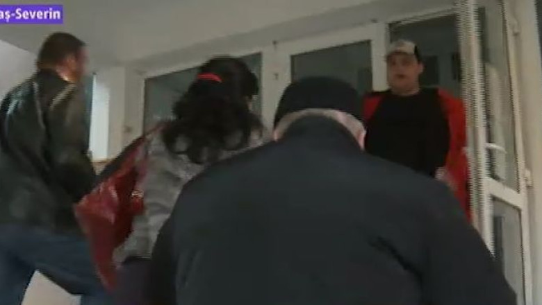 Medicii acuzati de luare de mita si-au petrecut noaptea in arest. Ar fi eliberat certificate de handicap unor persoane sanatoase Imagine