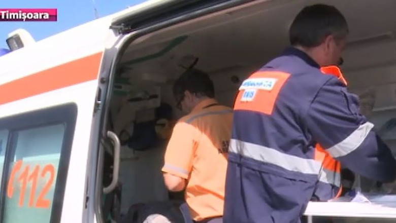 Medicii de pe ambulanta, putini si epuizati. Alearga, pur si simplu, de la un caz la altul Imagine