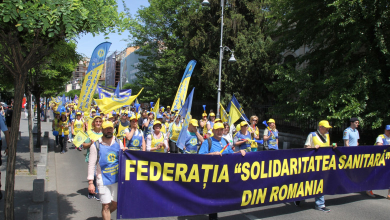 Medicii si asistentele protesteaza azi in fata spitalelor si dau un ultim avertisment inainte de greva generala Imagine