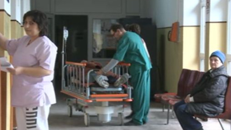 Medicii unui spital din Timisoara dau din buzunarul propriu cate 100 de lei pentru reparatii Imagine