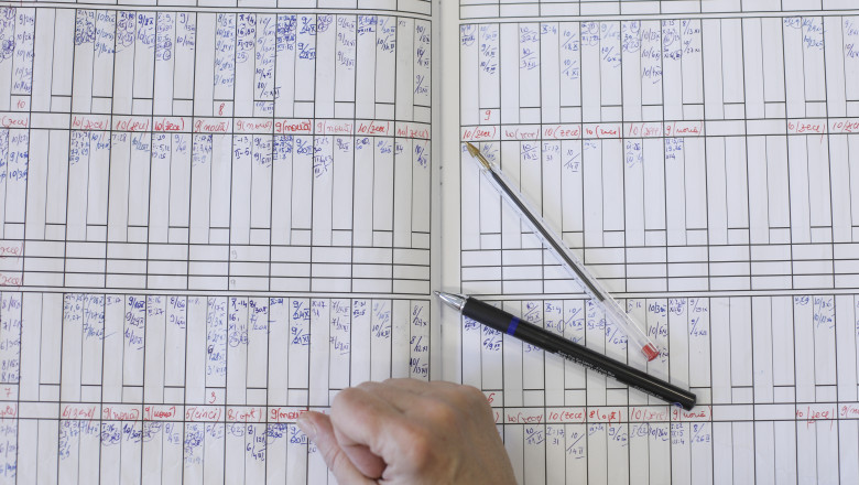 Mediile elevilor ar putea fi incheiate cu doar doua note la fiecare materie - proiect Imagine
