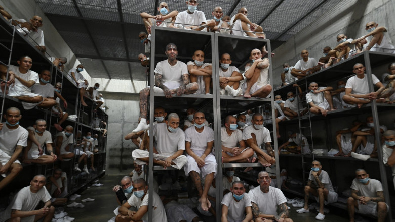 Mega-inchisoarea unde nevinovatii impart celula cu teroristii in conditii inumane: „Exemplu” pentru Trump, cosmar pentru detinuti Imagine