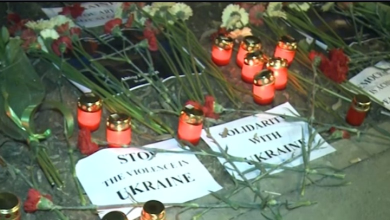 Mesaje de solidaritate in fata Ambasadei Ucrainei la Bucuresti Imagine