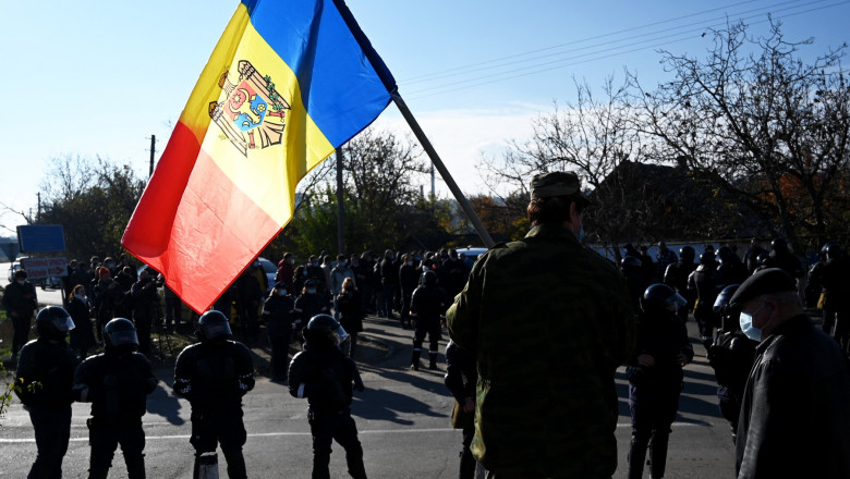 Mesaje false despre alegerile din Moldova, primite de cetateni pe Whatsapp, inainte de deschiderea urnelor. Ce spun autoritatile Imagine