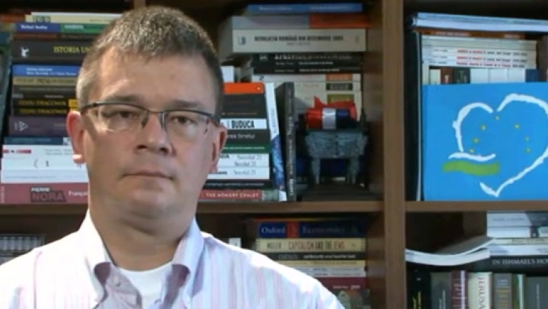 Mesaje pioase de la politicieni pe Facebook. MRU, Emil Boc si Mircea Geoana prefera clipurile postate pe YouTube Imagine