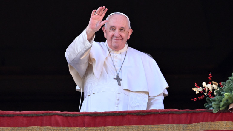 Mesajul de Craciun al Papei Francisc: Lumea e infometata de pace. Domnul sa lumineze mintile celor care pot opri acest razboi fara sens Imagine