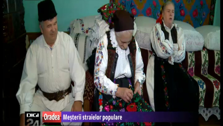 Mesterii straielor populare. O femeie din Bihor este singura din zona care mai croieste costume populare Imagine