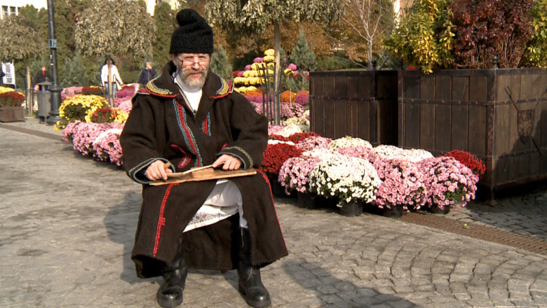 Mestesuguri traditionale pastrate cu sfintenie. Cei mai priceputi mesteri din Romania si Republica Moldova, prezenti la Iasi Imagine