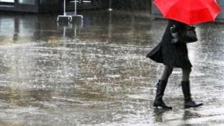 METEO. Cod galben de ploi torentiale pentru 22 de judete Imagine
