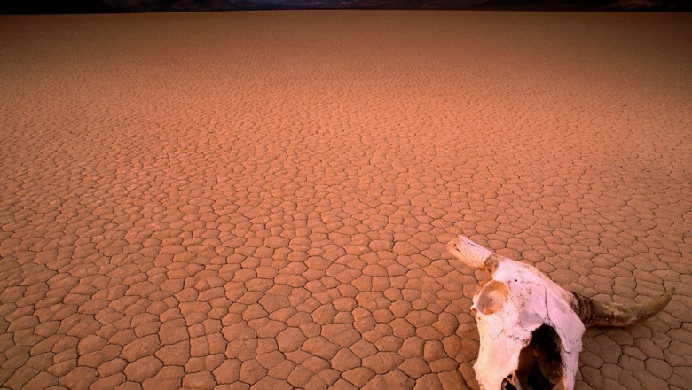 METEOPEDIA. Valea Mortii din California detine recordul celei mai ridicate temperaturi  Imagine