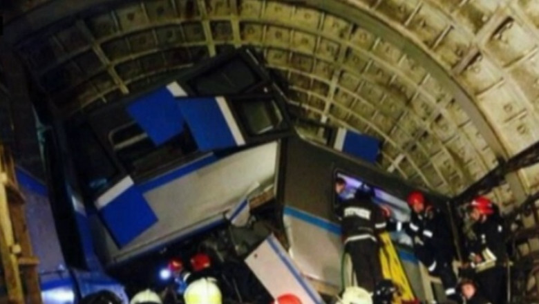 Metrou deraiat la Moscova: 21 de morti si peste 160 de raniti  Imagine