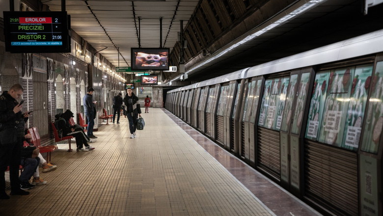 Metroul va circula toata noaptea de Revelion. Programul Metrorex in Bucuresti pentru sarbatorile de iarna 2024-2025 Imagine